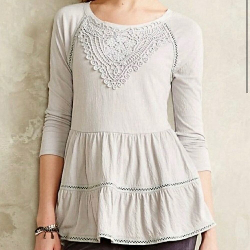 Anthropologie Meadow Rue Gray Lace Peplum Tunic Top Women’s M Crochet‎ Blouse